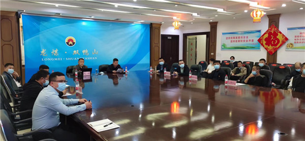 山東科技大學(xué)實(shí)用礦山壓力研究中心主任石永奎教授、郝建博士應(yīng)邀赴龍煤雙鴨山礦業(yè)集團(tuán)進(jìn)行技術(shù)交流